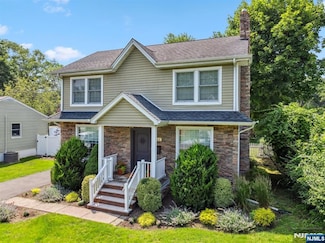 562 Barnett Place, Ridgewood, NJ 07450