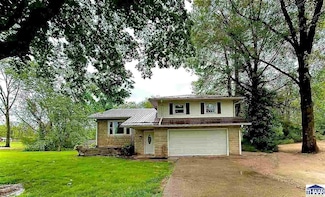 8534 W Market St, Merom, IN 47861