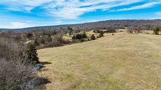 15690 Hubbard Rd, West Fork, AR 72774