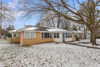 814 Ventura Rd, Champaign, IL 61820