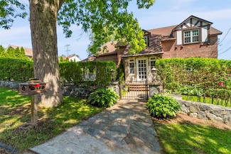 333 Center Dr, Mahopac, NY 10541