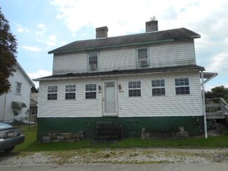 122 Center St, Grindstone, PA 15442