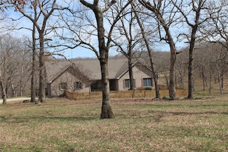 2297 Essman Dunn Rd, Bourbon, MO 65441