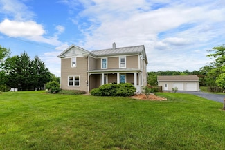 199 Hermitage Rd, Staunton, VA 24401
