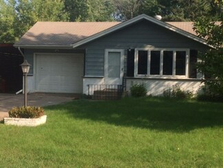 517 Manor Dr NE, Minneapolis, MN 55432