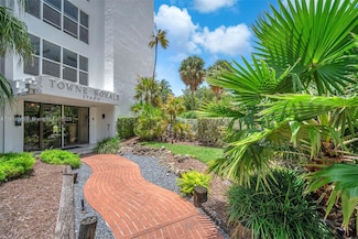 17800 Atlantic Blvd Unit 303, Sunny Isles Beach, FL 33160