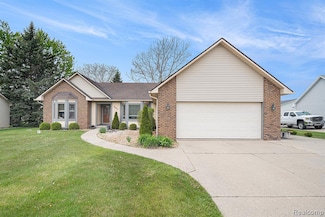 5361 Lin Hill Dr, Swartz Creek, MI 48473