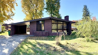 1070 Monroe St, Carlyle, IL 62231