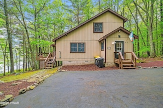 191 Water View Dr, Hawley, PA 18428