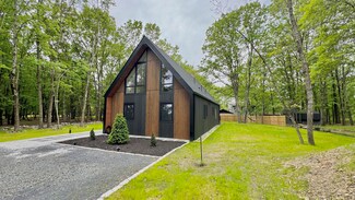 2154 Valleyview Dr, Pine Ridge, PA 18324