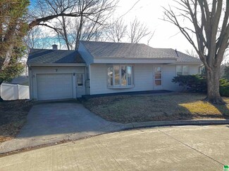 7 S Bow Dr, Cherokee, IA 51012