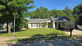 999 Century Oaks Dr, Ballwin, MO 63021