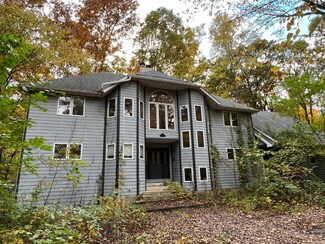 68 Timber Dr, Valparaiso, IN 46385