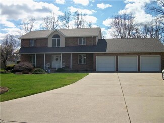 925 Pine St, Belpre, OH 45714