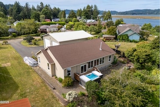 955 SE River View Ln, Waldport, OR 97394