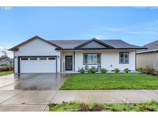 4253 Ash Grove Dr NE, Salem, OR 97305