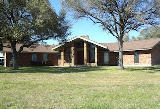 1931 Bruno Rd, Schulenburg, TX 78956