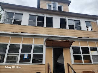 108 Woods Rd, Syracuse, NY 13209