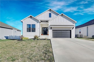 25074 W 142nd St, Olathe, KS 66061