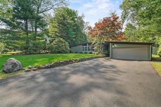 31 Balmoral Dr, Spring Valley, NY 10977