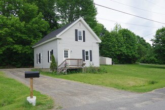 26 Water St, Dexter, ME 04930