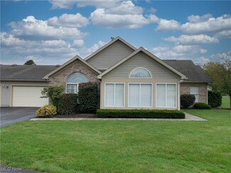 2202 Willow Brook Dr NE Unit 2202, Warren, OH 44483