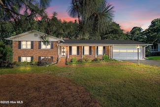 306 Mclean St, Hamlet, NC 28345
