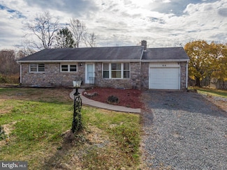 44 Fredericksville Rd, Mertztown, PA 19539