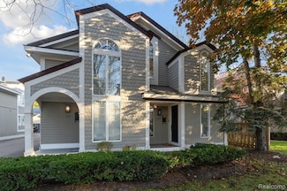 677 E Lincoln St Unit 4, Birmingham, MI 48009