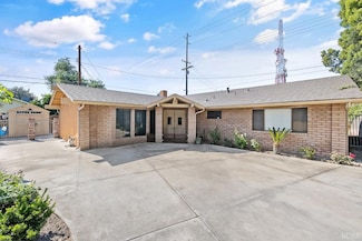 2021 S Woodland St, Visalia, CA 93277