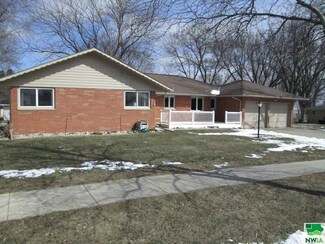 941 Lincoln Ave, Sheldon, IA 51201
