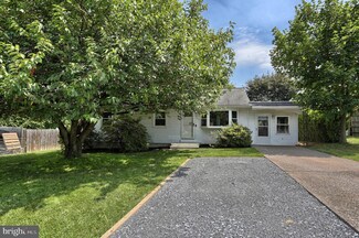 5605 Stradford Dr, Harrisburg, PA 17112