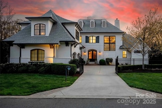 804 Huntington Park Dr, Charlotte, NC 28211