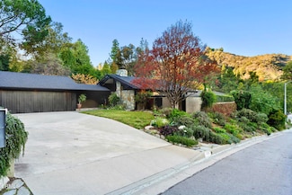 1345 Carnarvon Dr, Pasadena, CA 91103