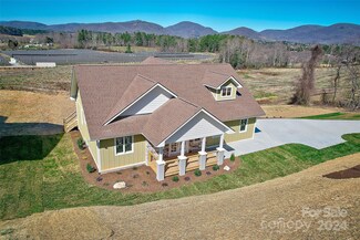 239 Maple Knoll Dr, Hendersonville, NC 28792