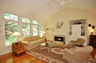 4 Pheasant Ln Unit 89, Bedford, MA 01730