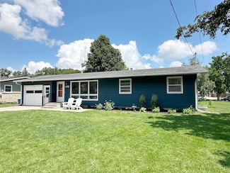 102 Center St, Decorah, IA 52101