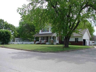 816 Locust St, Perry, OK 73077