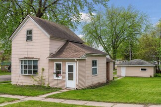 1403 Baxter Ave N, Glencoe, MN 55336