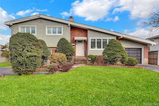 213 W 24th St, Deer Park, NY 11729