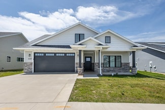 4487 Ewing Dr, Dubuque, IA 52002