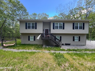106 Barberry Ln, Milford, PA 18337