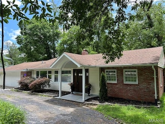 2009 N Geyer Rd, Saint Louis, MO 63131