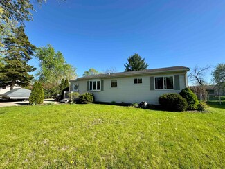613 W Hudson St, Mazomanie, WI 53560