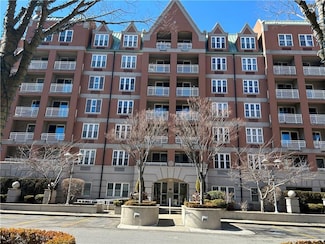 150 Oceana Dr W Unit 1B, Brooklyn, NY 11235
