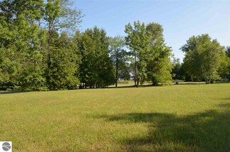 #185-20 Sixth St, Northport, MI 49670