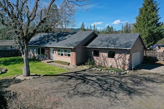 551 Alpine St, Shady Cove, OR 97539