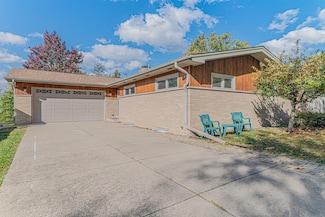 818 S Villa Ave, Villa Park, IL 60181