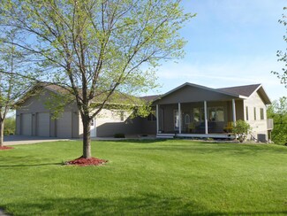 1115 June Ct, Windom, MN 56101