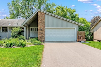 10237 Tarn Cir, Eden Prairie, MN 55347